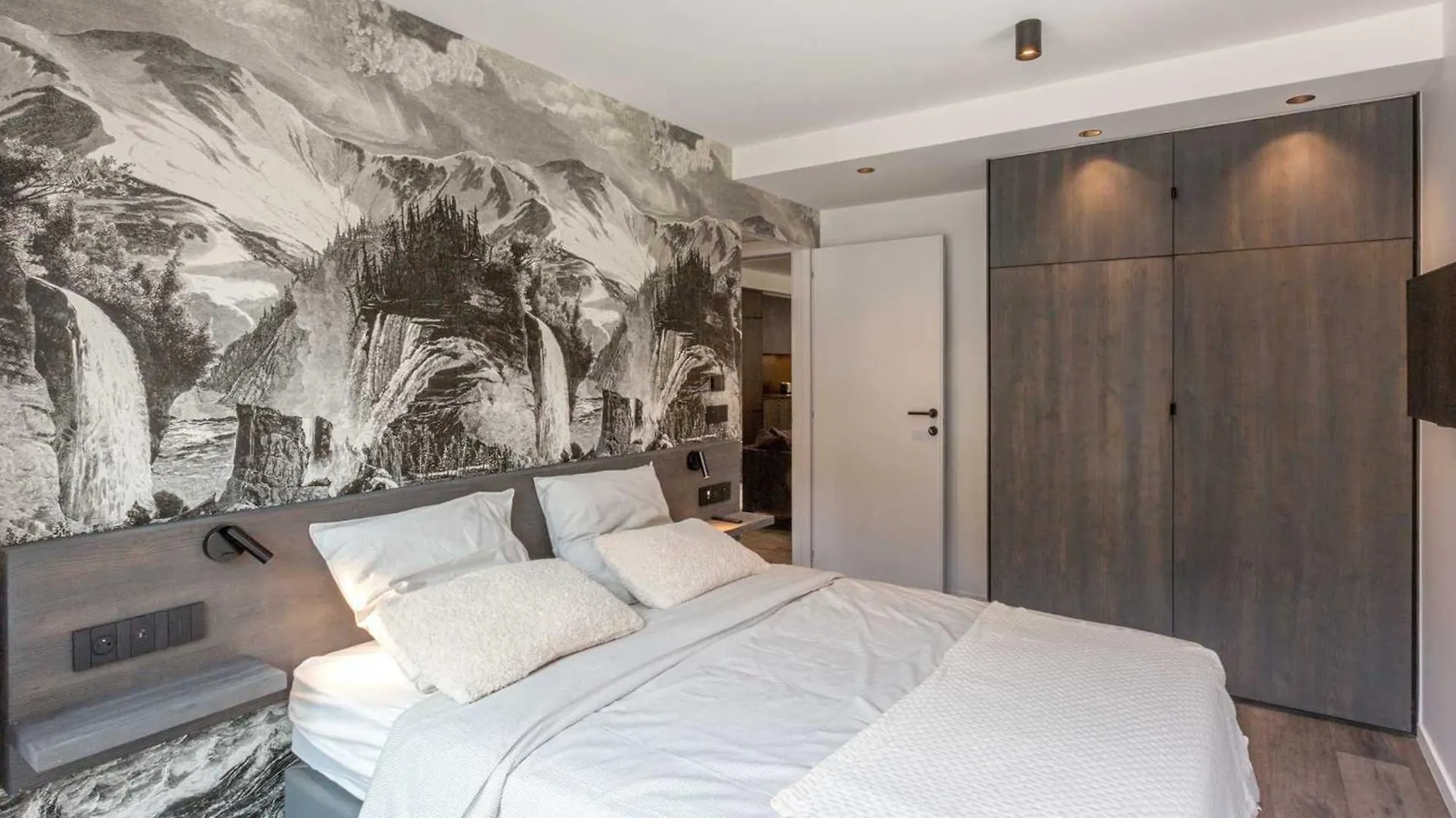 Bel Appartement Avec Wifi, Garage, Cheminee Et Grande Terrasse Au Pied Des Pistes A Val-D'Isere - Fr-1-694-325 0*,  France
